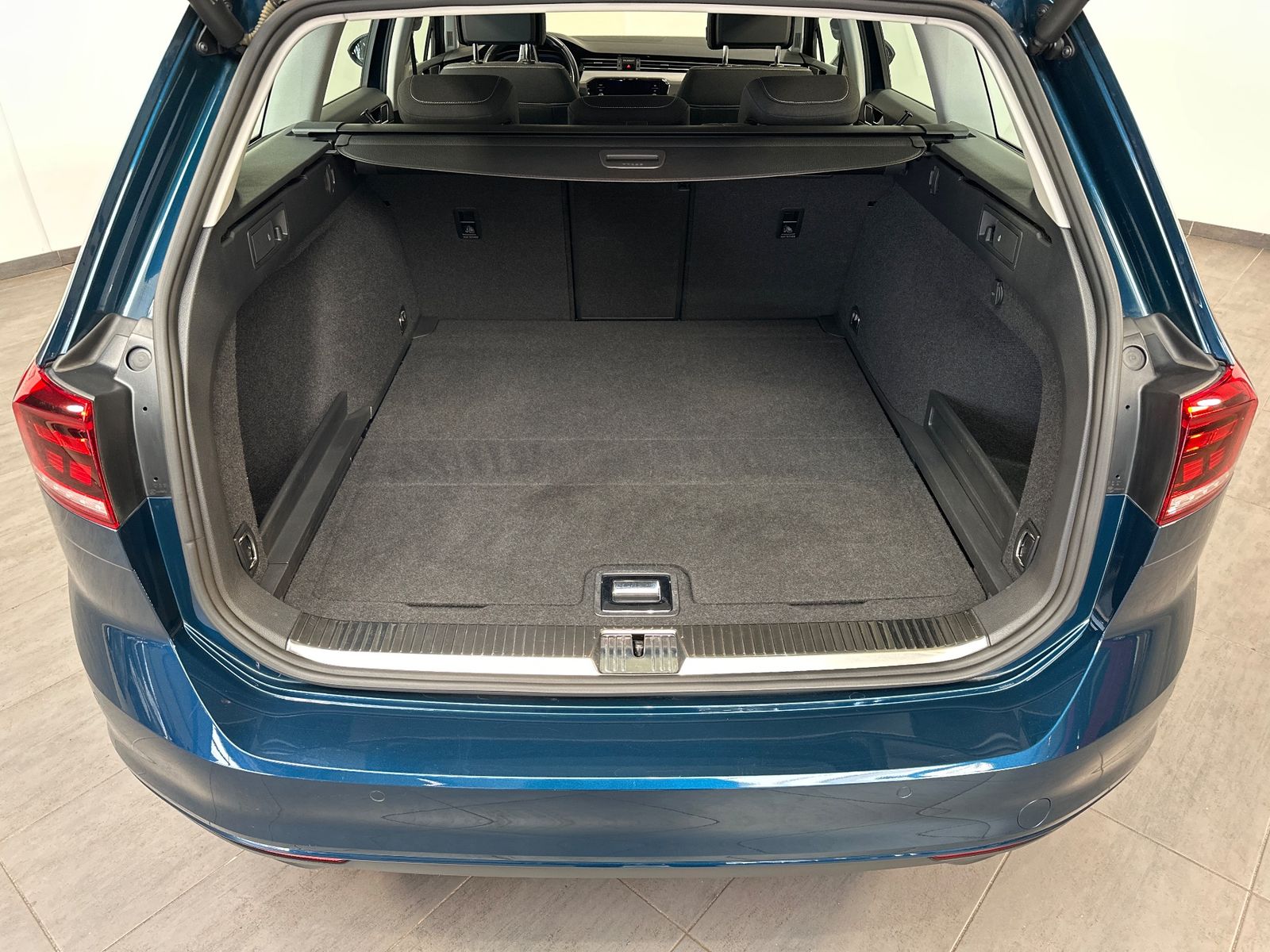 Fahrzeugabbildung Volkswagen Passat Variant 2.0 TDI DSG Business NAV+LED+ACC