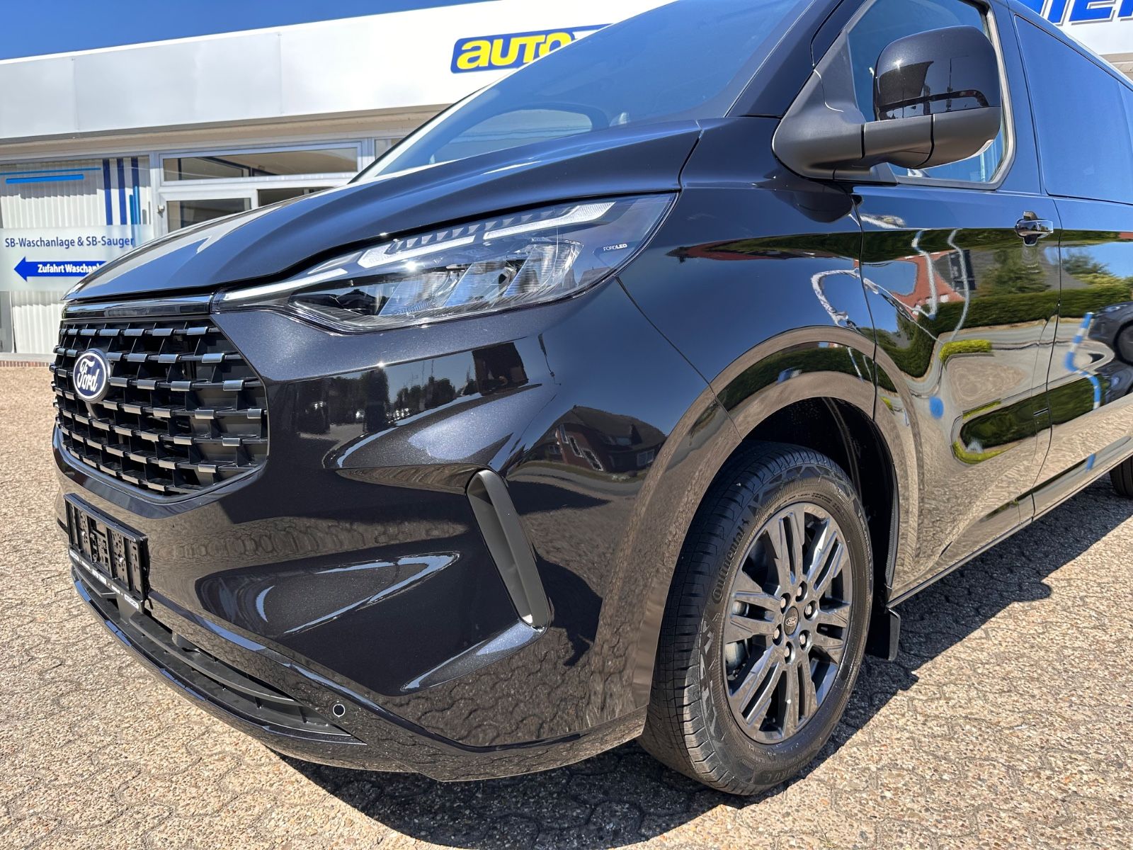 Fahrzeugabbildung Ford Tourneo Custom 2.0 EcoBlue 320 L2  Titanium Aut.