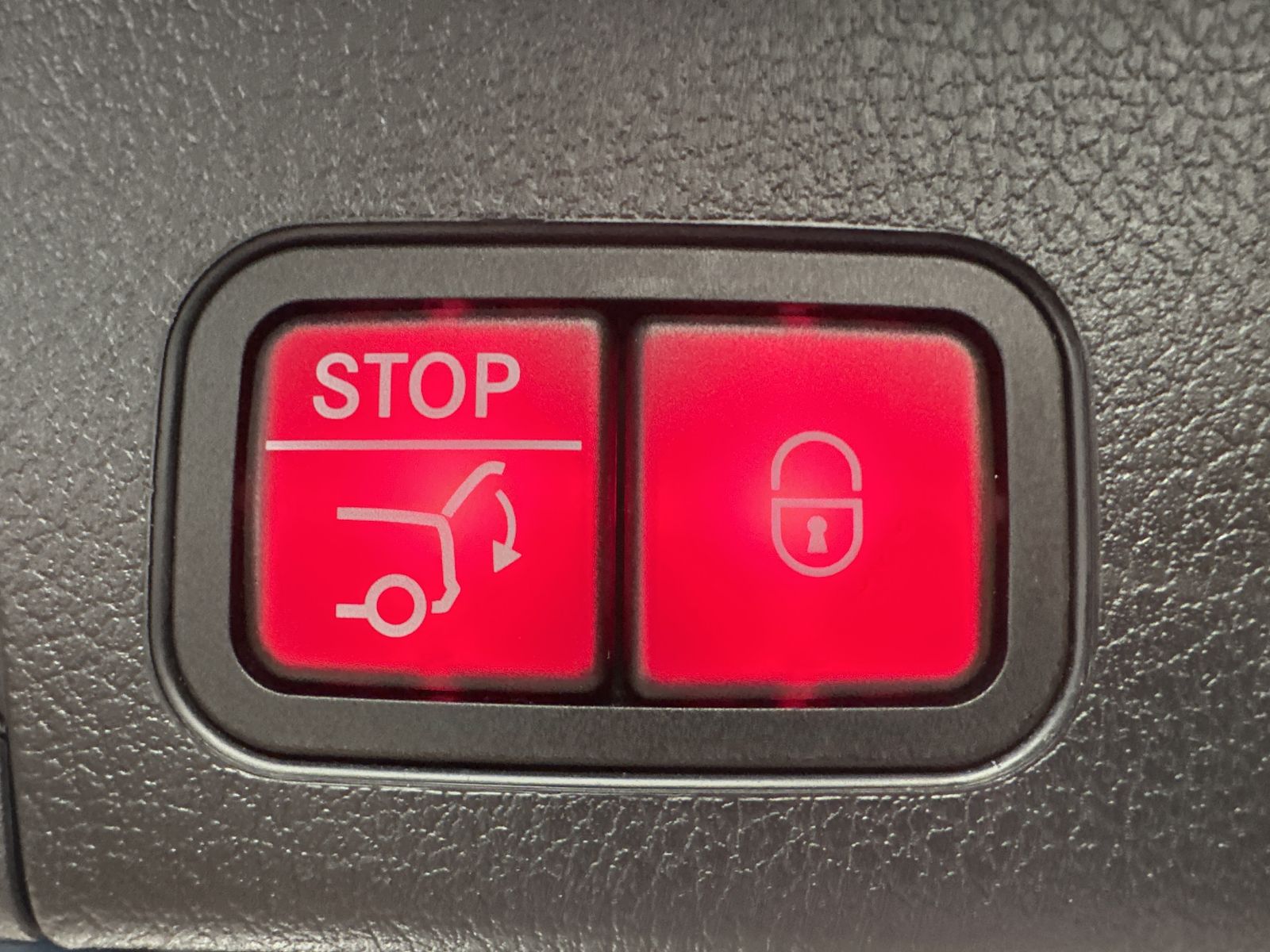 Fahrzeugabbildung Mercedes-Benz GLB 220d 4Matic AMG-Line NAV+LED+PANO+AHK+360°