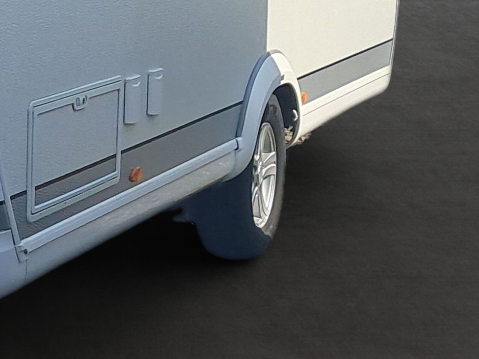 Fahrzeugabbildung Hobby De Luxe 545 KMF