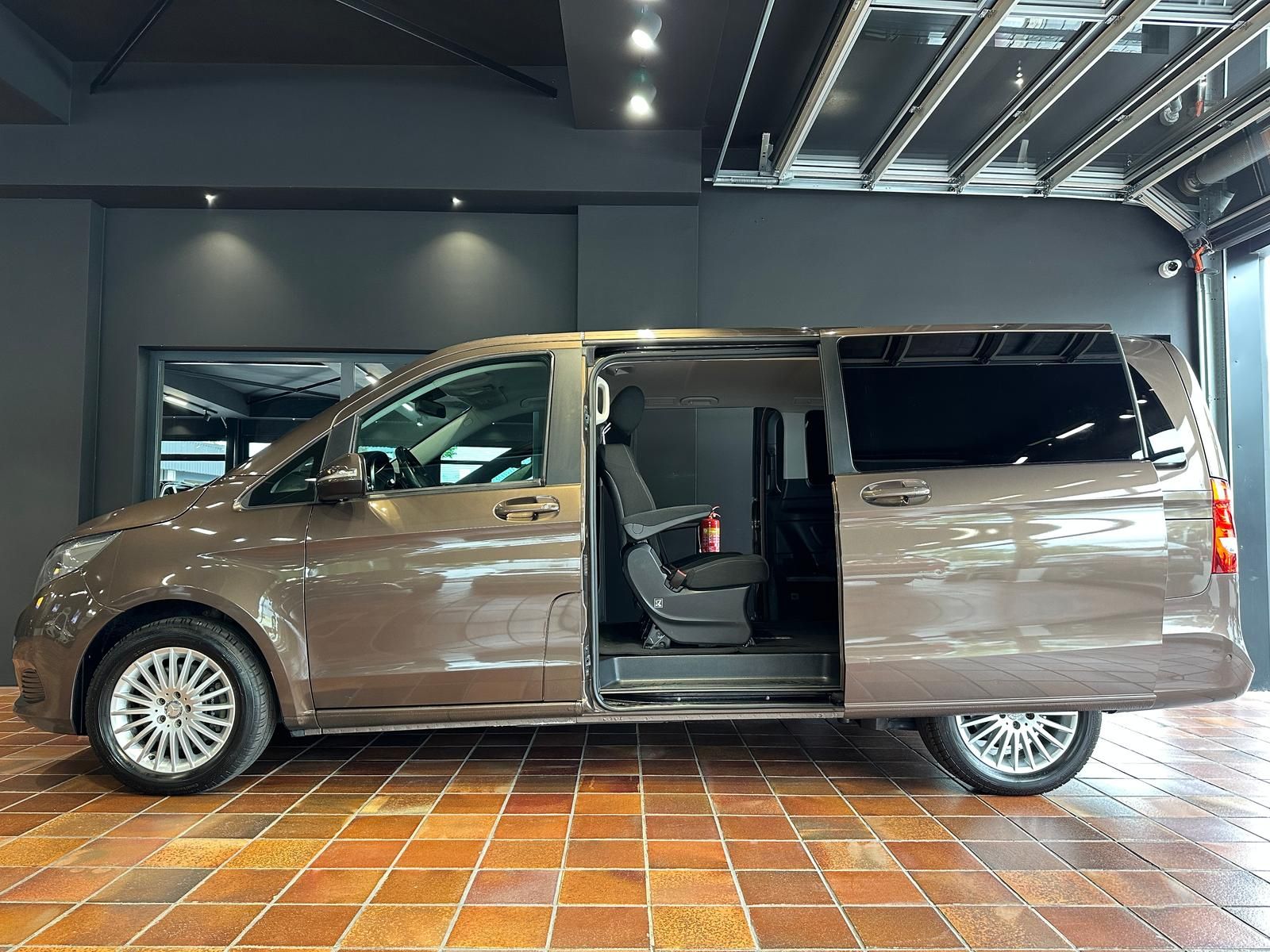 MERCEDES-BENZ V 250 LANG 8-SITZER 2x SCHIEBETÜR 2x AC STANDHEI
