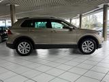 Volkswagen Tiguan Highline BMT 4Motion KAMERA/PANO/ACC/LED - mit Benzin-Antrieb: Beige, Geländewagen, mit Klimaanlage