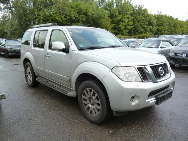 Nissan Pathfinder 3.0 dCi LE