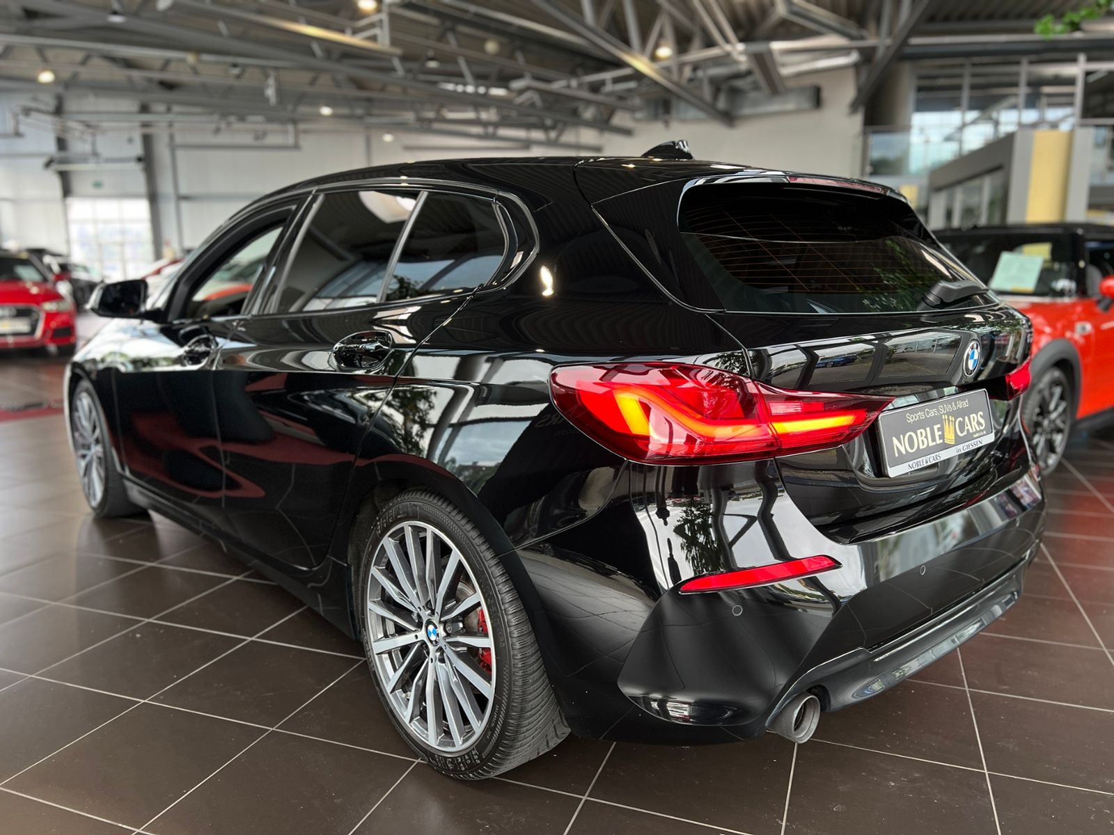 Fahrzeugabbildung BMW 118i Sport Line KLIMA LED NAVI SHZ