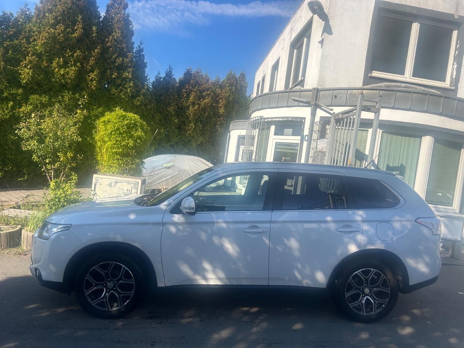 Mitsubishi Outlander Style+ Instyle 4WD