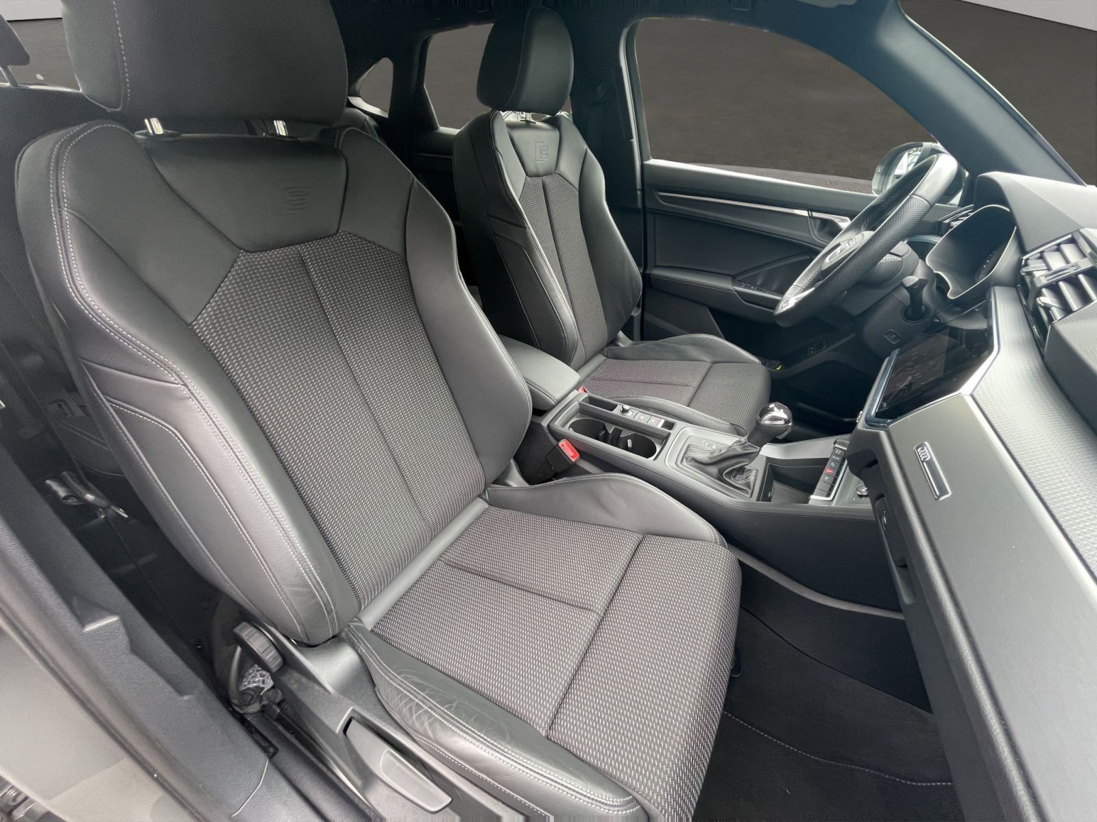 Audi Q3 SB 45 TFSI e S line Matrix AHK Kamera Navi foto 18