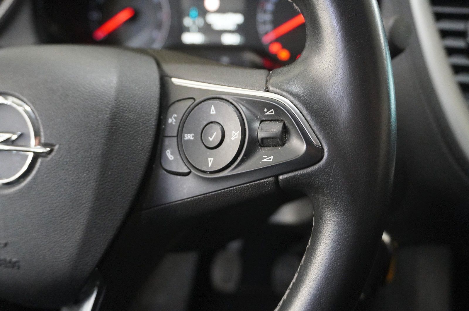 Fahrzeugabbildung Opel Grandland (X) 1.5D BUSINESS NAVI/LED/PDC/DAB/AHK