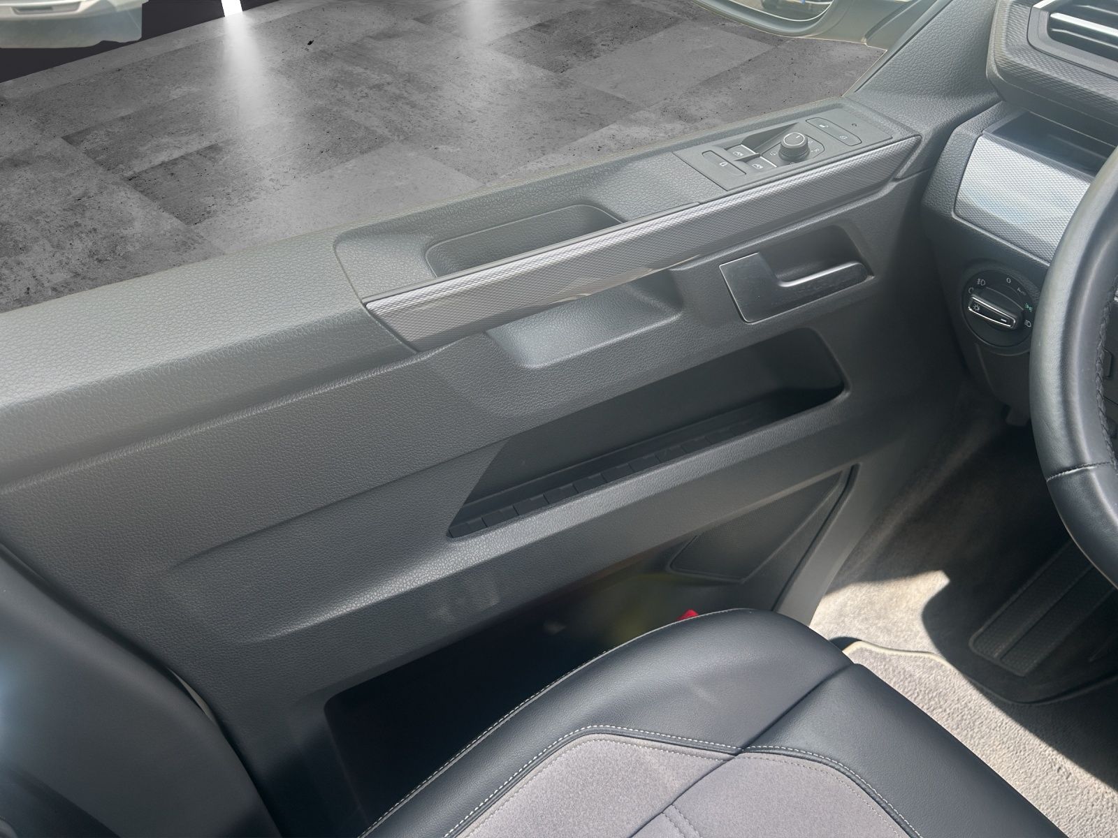 Fahrzeugabbildung Volkswagen T6 Multivan T6.1 TDI Gen Six NAVI AHK LED STANDH