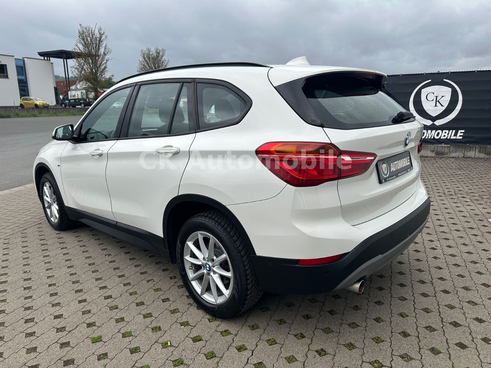 Fahrzeugabbildung BMW X1 sDrive 18d Automatik/Navi Plus/Head-Up/PDC