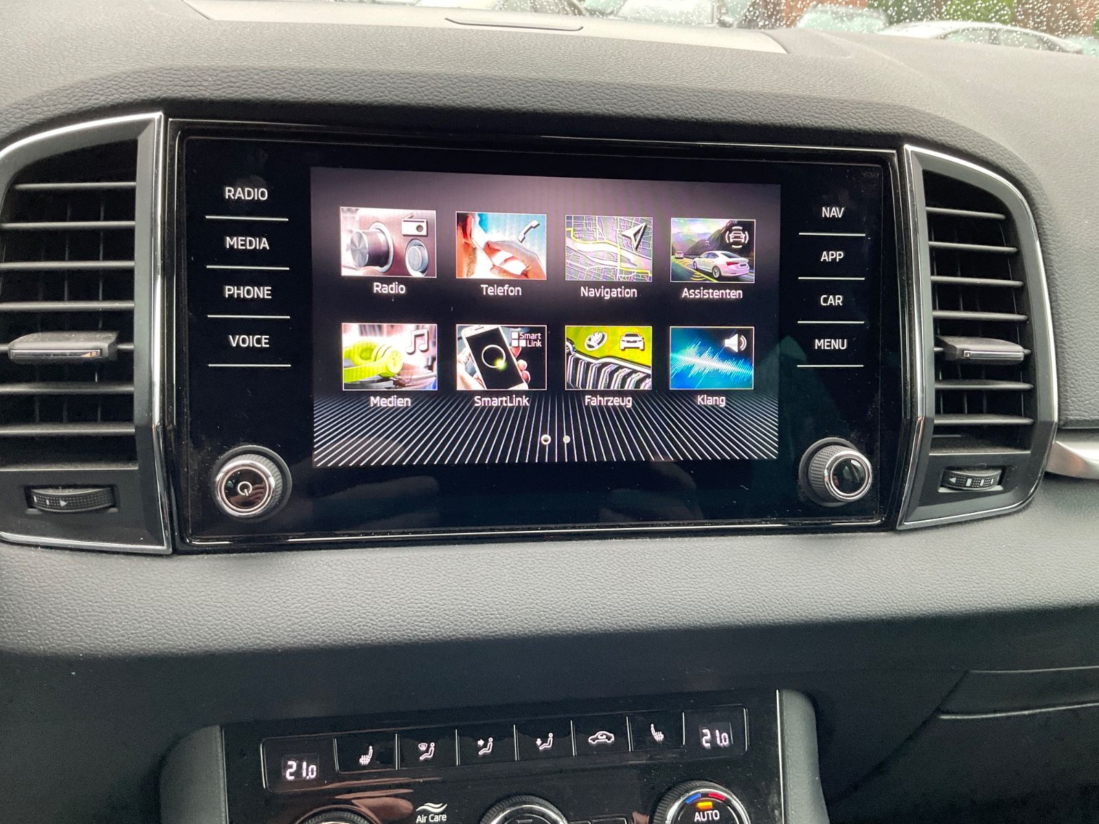 Fahrzeugabbildung SKODA Karoq 1.5l TSI DSG Selection,Kamera,Navi,ACC