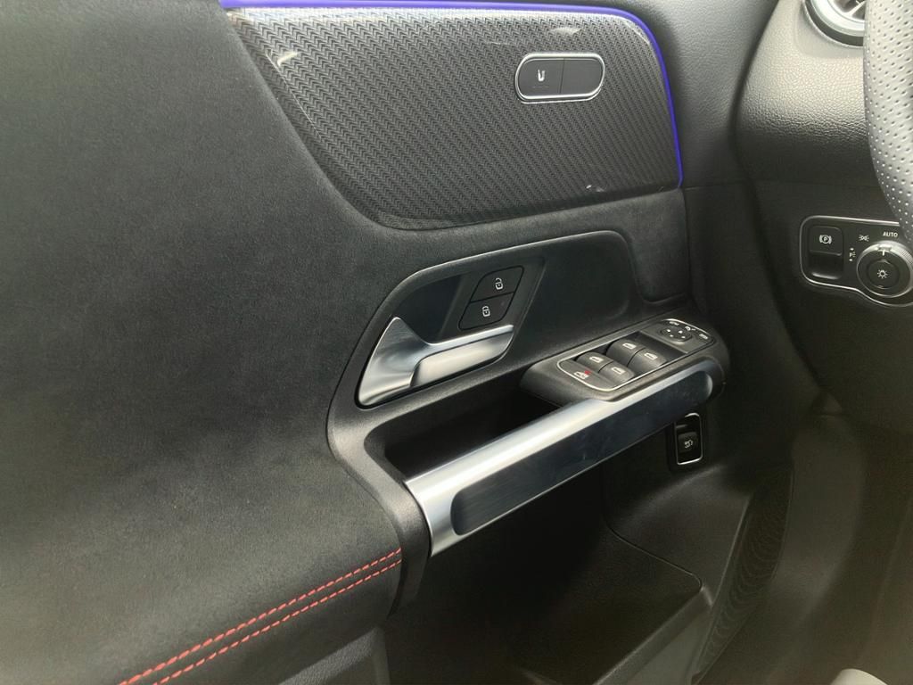 Fahrzeugabbildung Mercedes-Benz GLB 200 d AMG*SpurH*SHZ*LED*el.Heck*PDC*RFK*AHK