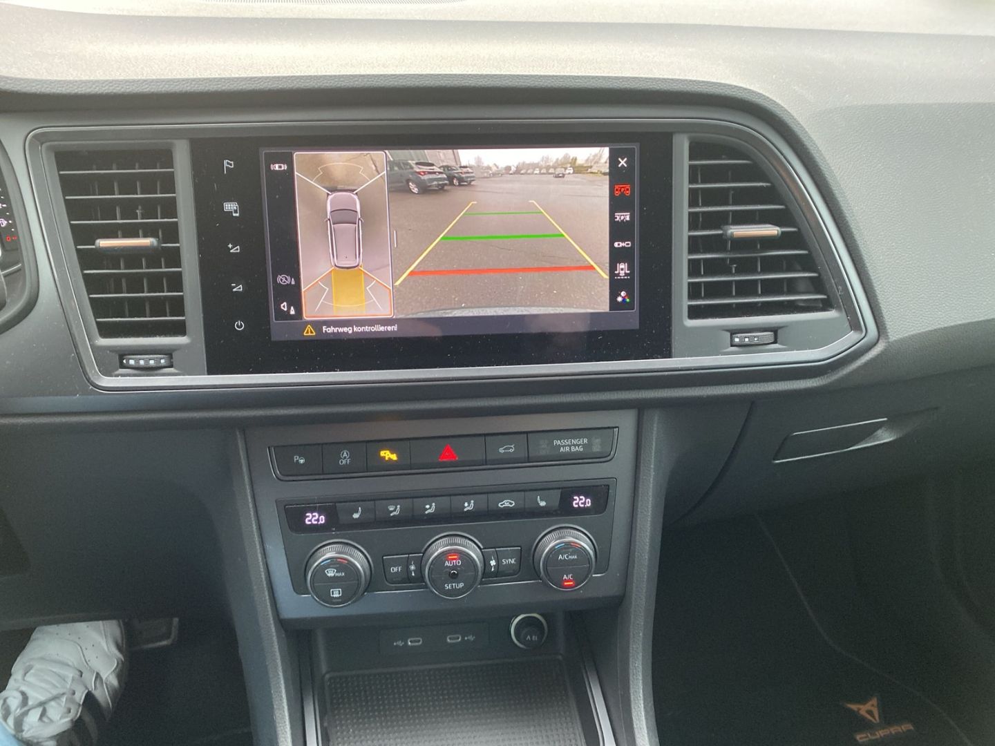 Fahrzeugabbildung CUPRA Ateca Basis AHK-klappbar Navi Digitales Cockpit