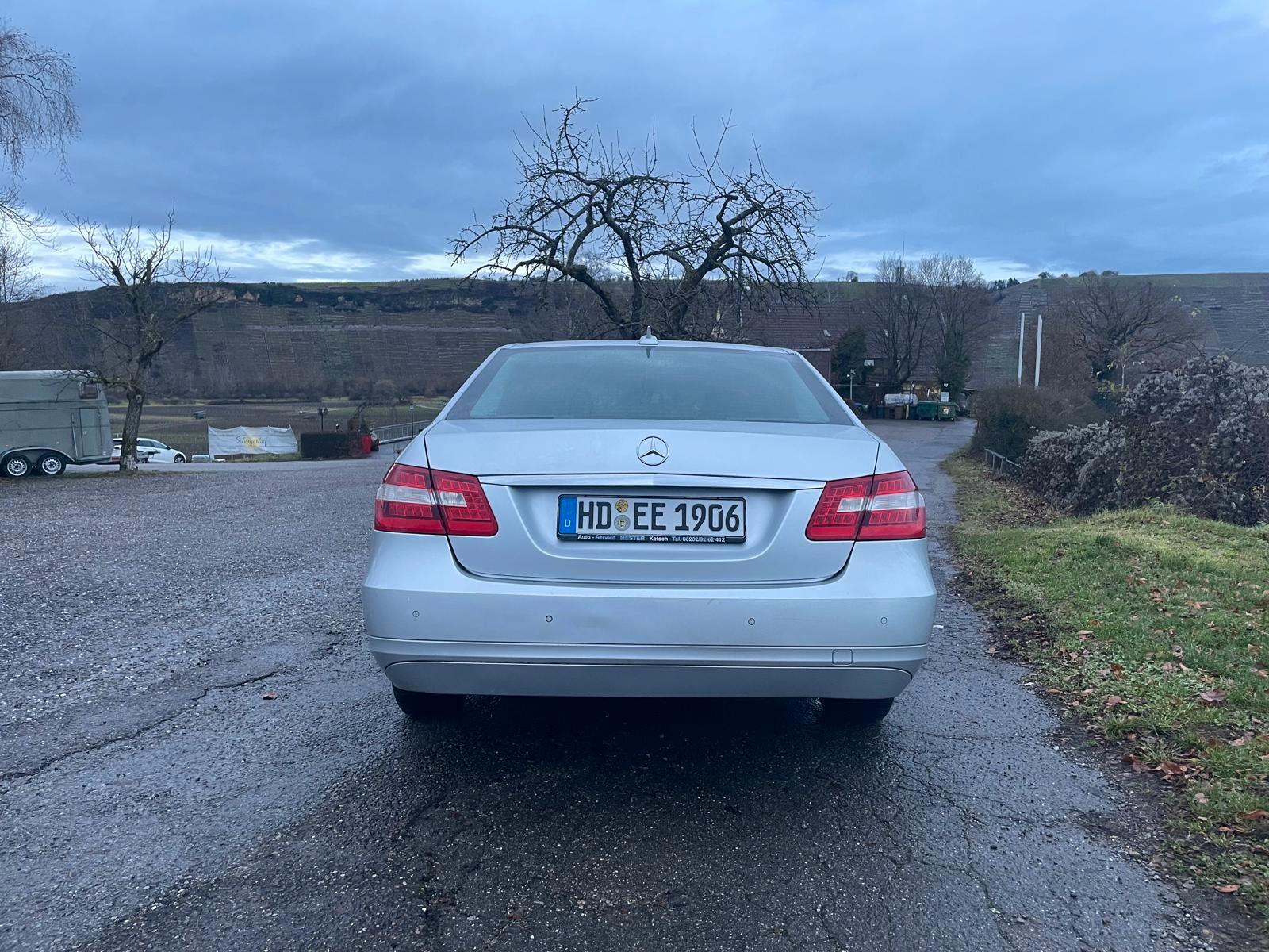 Mercedes-Benz E 220 CDI BlueEFFICIENCY Standard