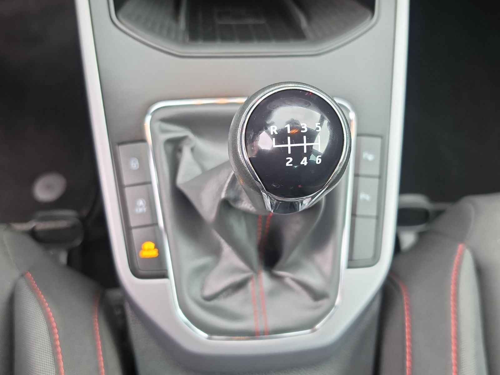 Fahrzeugabbildung SEAT Arona FR PDC SHZ AHK