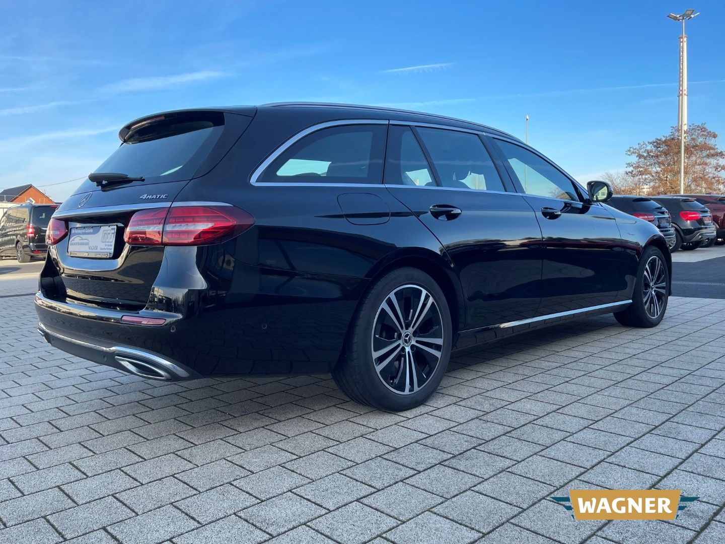 Fahrzeugabbildung Mercedes-Benz E 450 T 4Matic Multibeam LED Memory