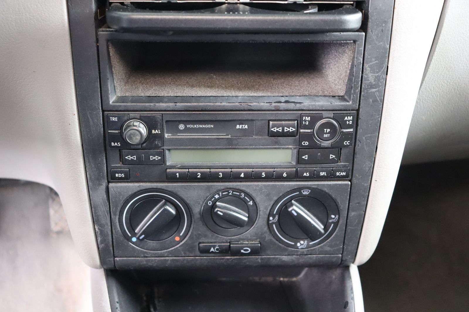 Fahrzeugabbildung Volkswagen Golf 1.6 * Klima *