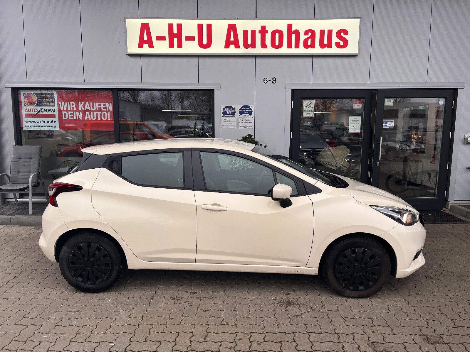 Fahrzeugabbildung Nissan Micra Acenta / leichter Frontschaden