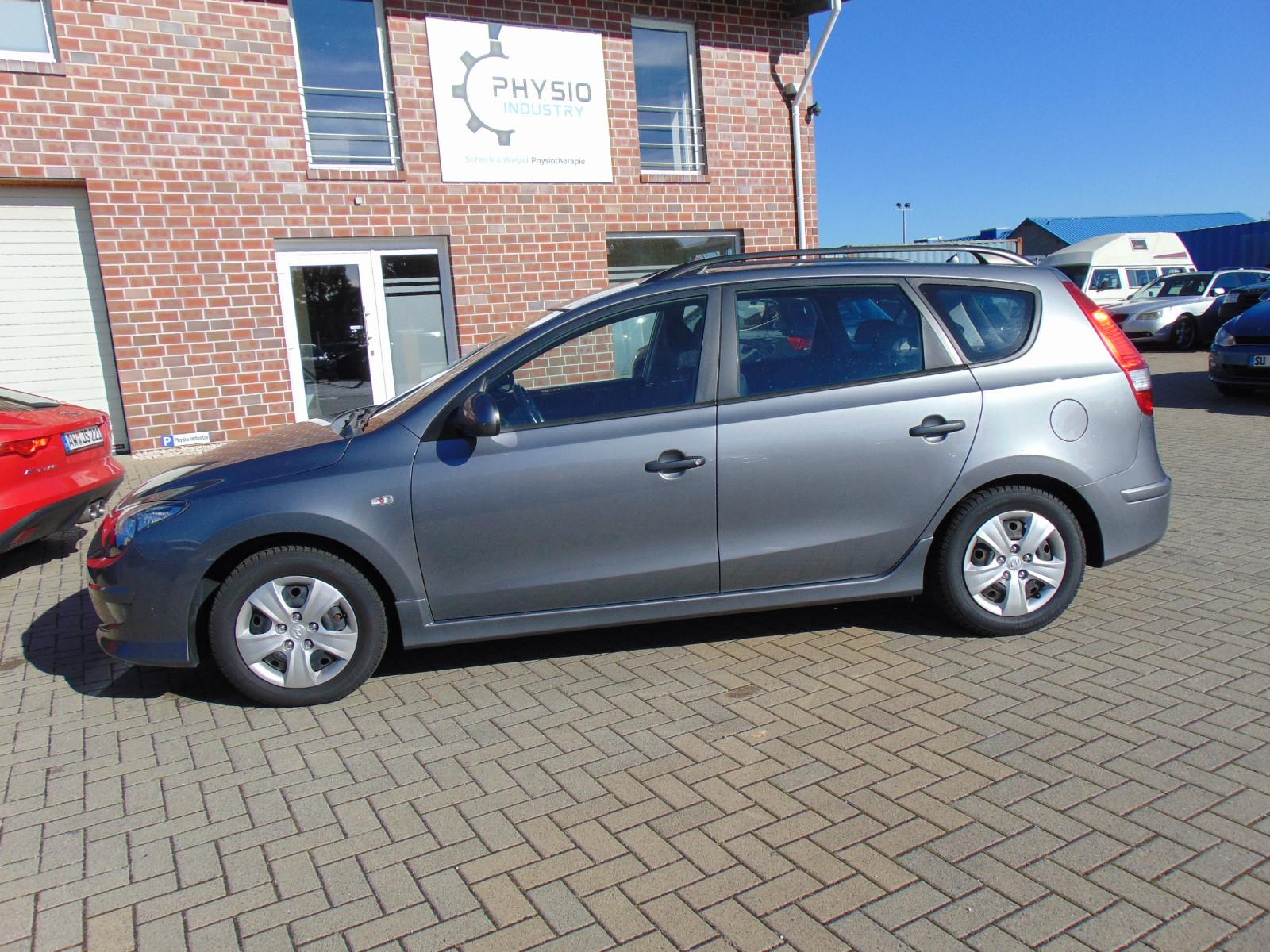 Hyundai i30 2011 — photo 22