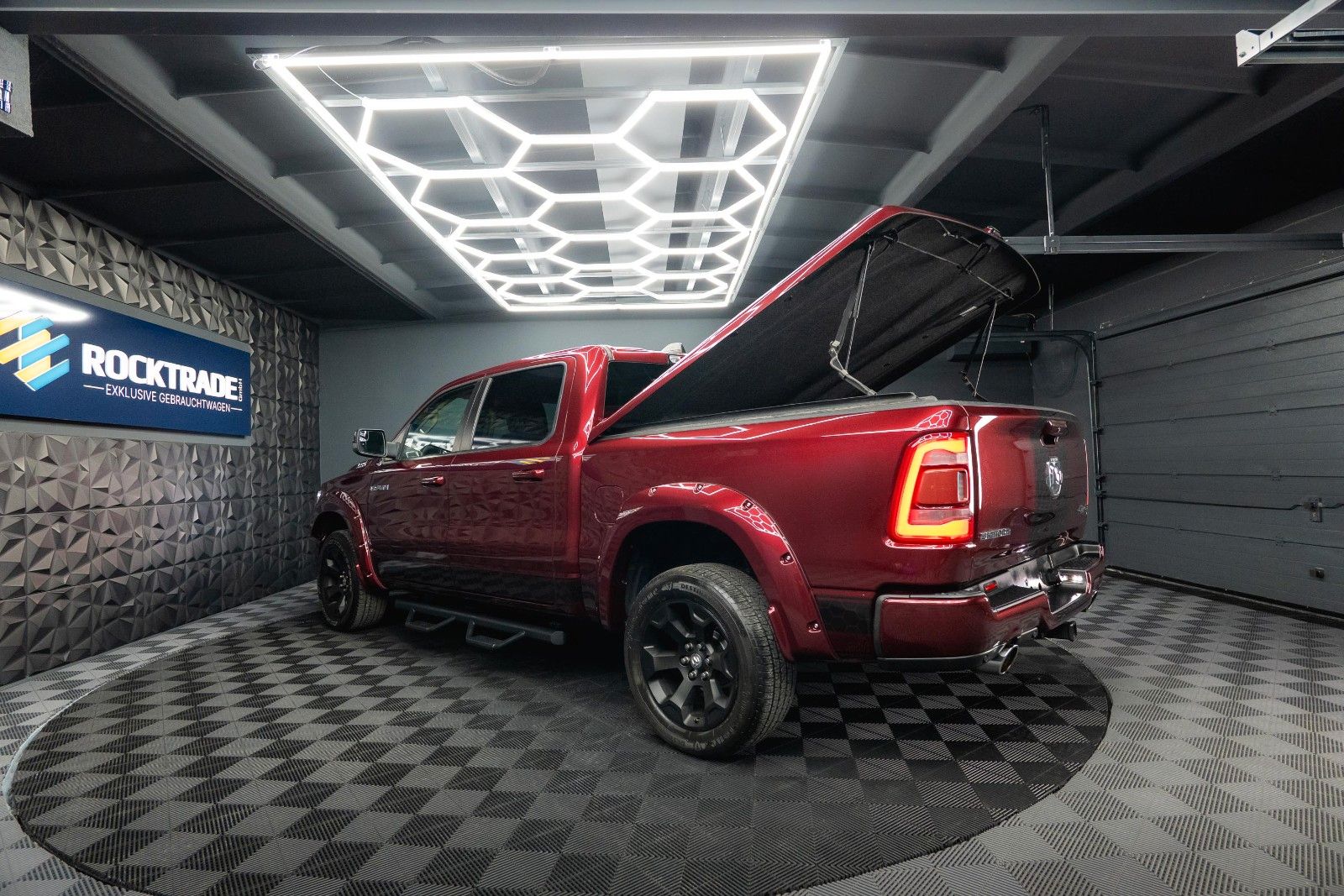 Fahrzeugabbildung Dodge RAM 5.7 V8 HEMI 4x4 OFFROAD Night AXLE LOCK 19%