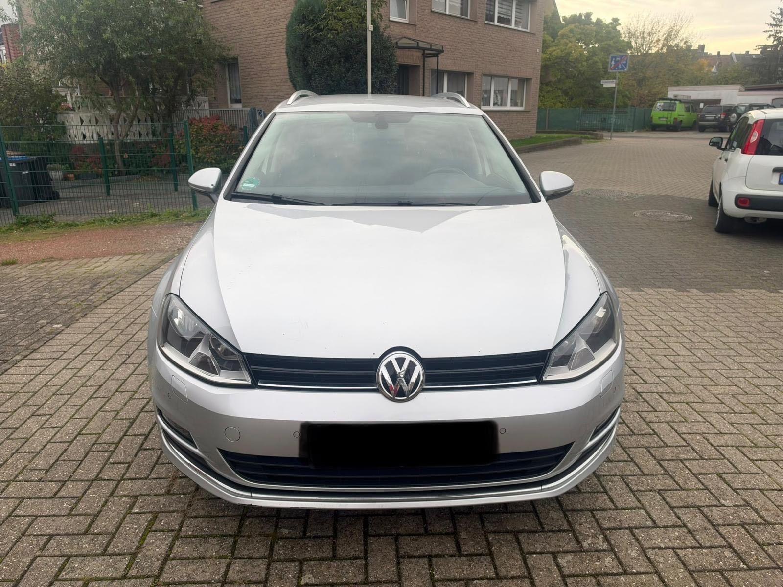 Volkswagen Golf 2015 — rear view