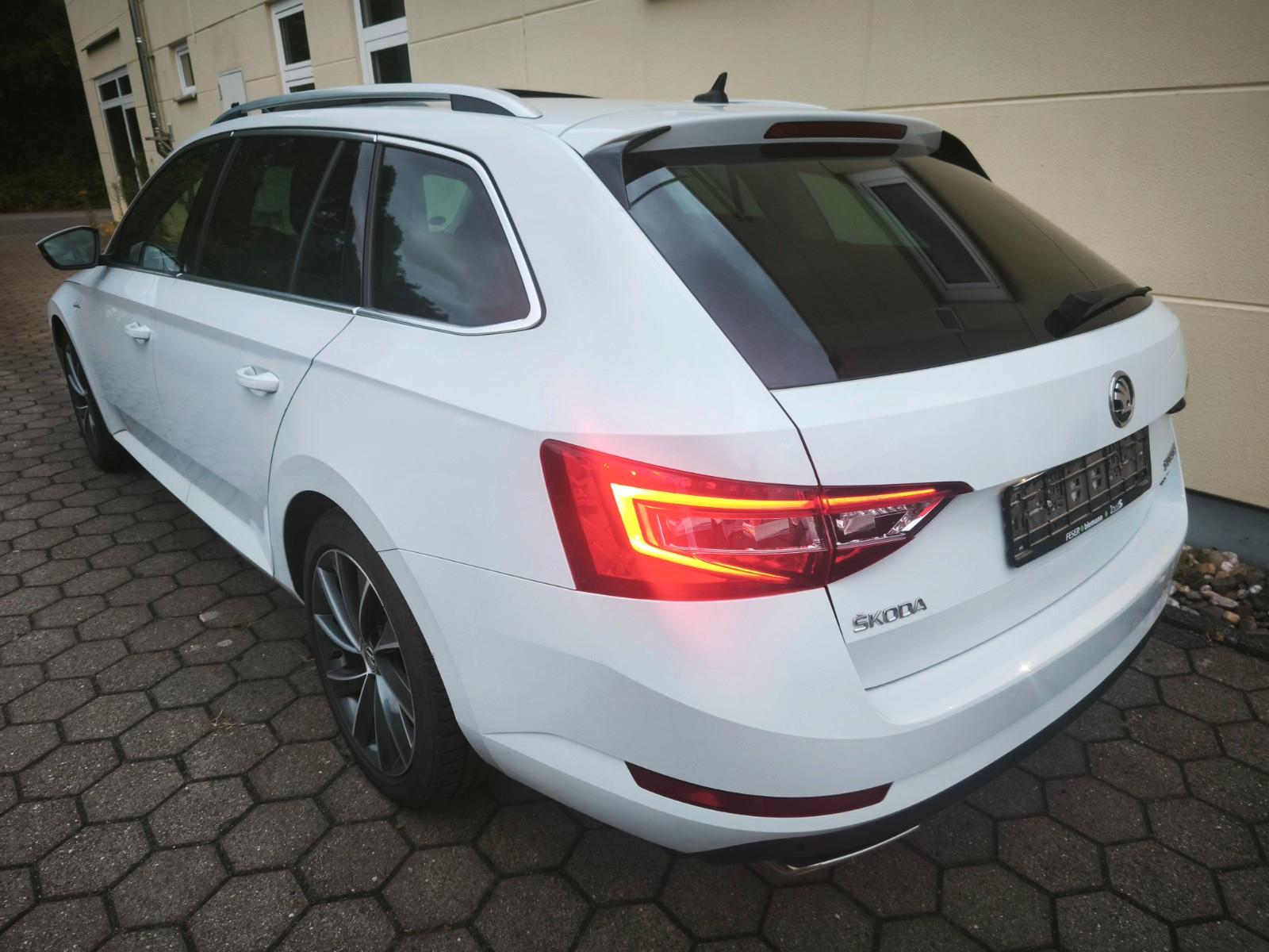 Skoda Superb 2.0 TSI DSG 4x4 L&K COMBI Vollausstattung