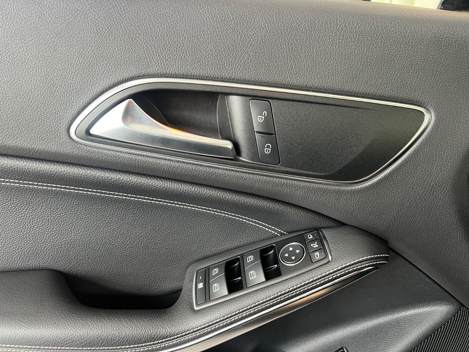 Fahrzeugabbildung Mercedes-Benz CLA 200 Sport* NUR 51.021Km* 2.HAND* SPORT LINE