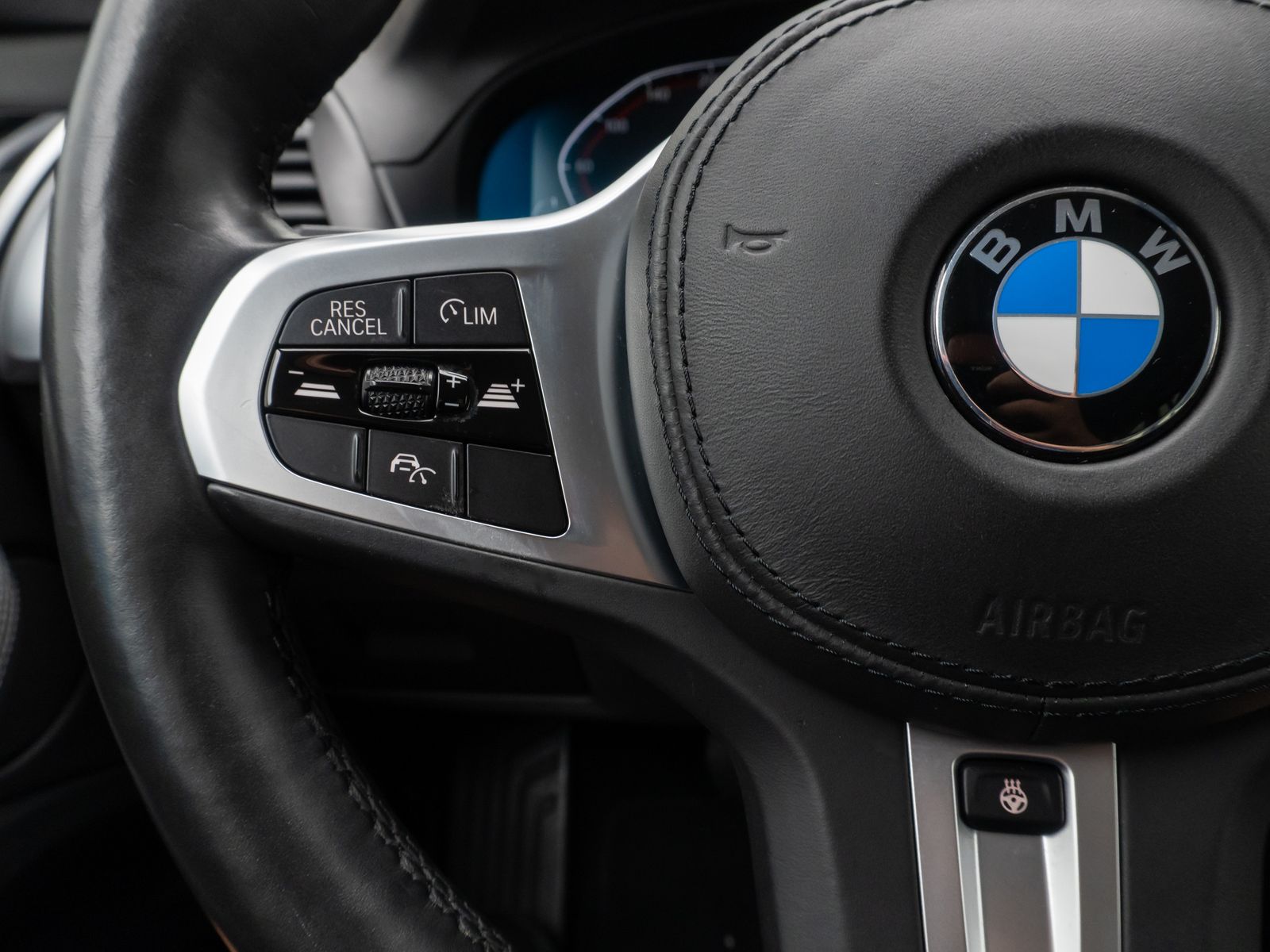 Fahrzeugabbildung BMW X3 xD30d Kamera HUD HiFi DisplKey Komfort 20Zoll