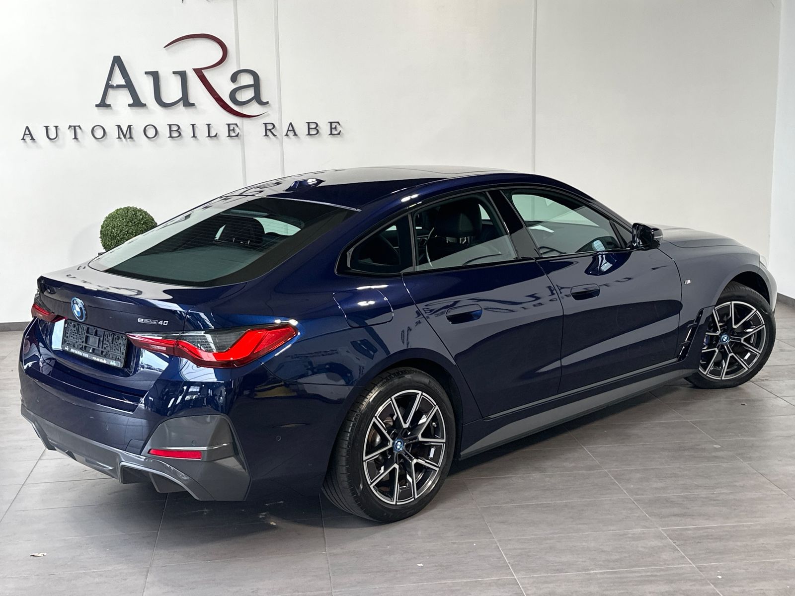 Fahrzeugabbildung BMW i4 GC eDrive40 M-Sport NAV+LED+GLASDACH+ACC+VC