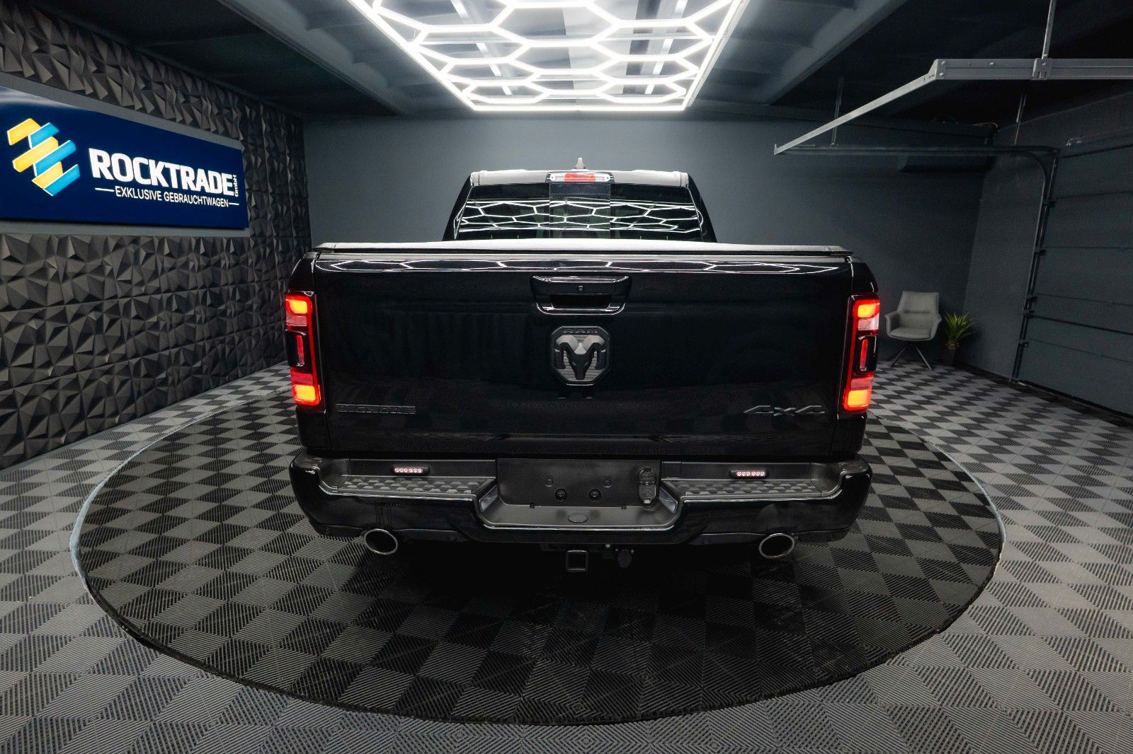 Fahrzeugabbildung Dodge RAM 5.7 V8 HEMI 4x4 BLACK EDITION Longbed 19%