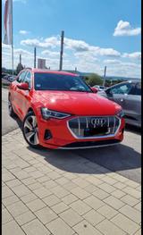 Audi e-tron 55 quattro - - Audi e-tron mit Schiebedach