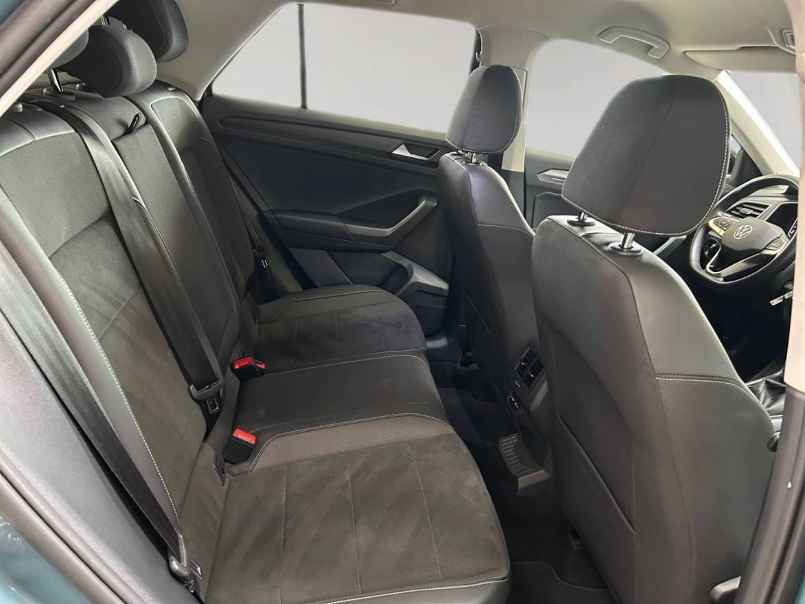 Fahrzeugabbildung Volkswagen T-Roc 1.5 TSI | CarPlay | Dachrehling | LED |