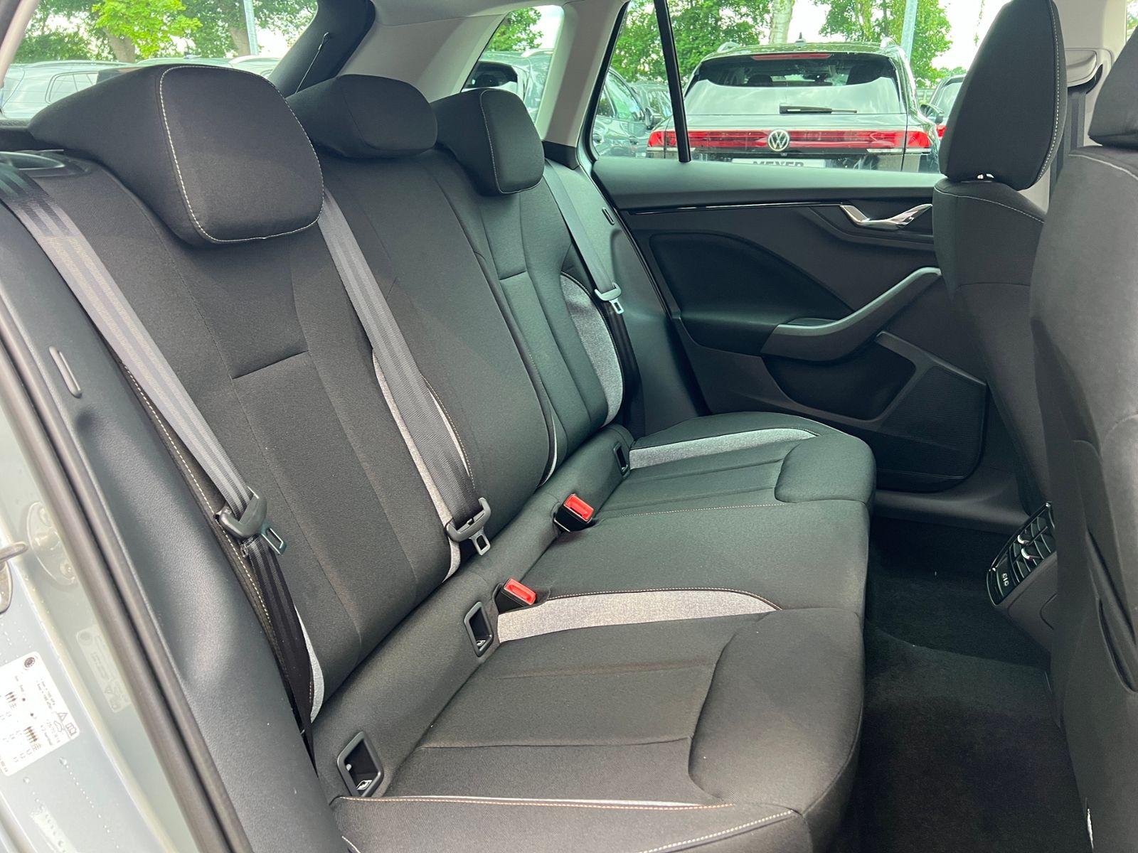 Fahrzeugabbildung SKODA Kamiq Balance 1.0 TSI DSG *Black Style,AHK,Matri