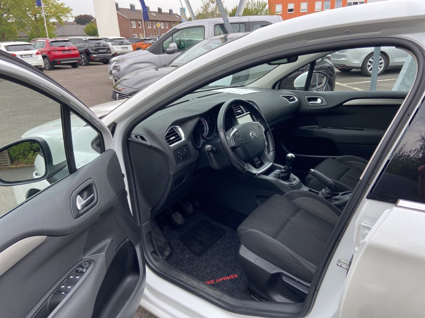 Fahrzeugabbildung Citroën C4 Select 1.6 BlueHDi 100 Navi Notbremsass.Temp