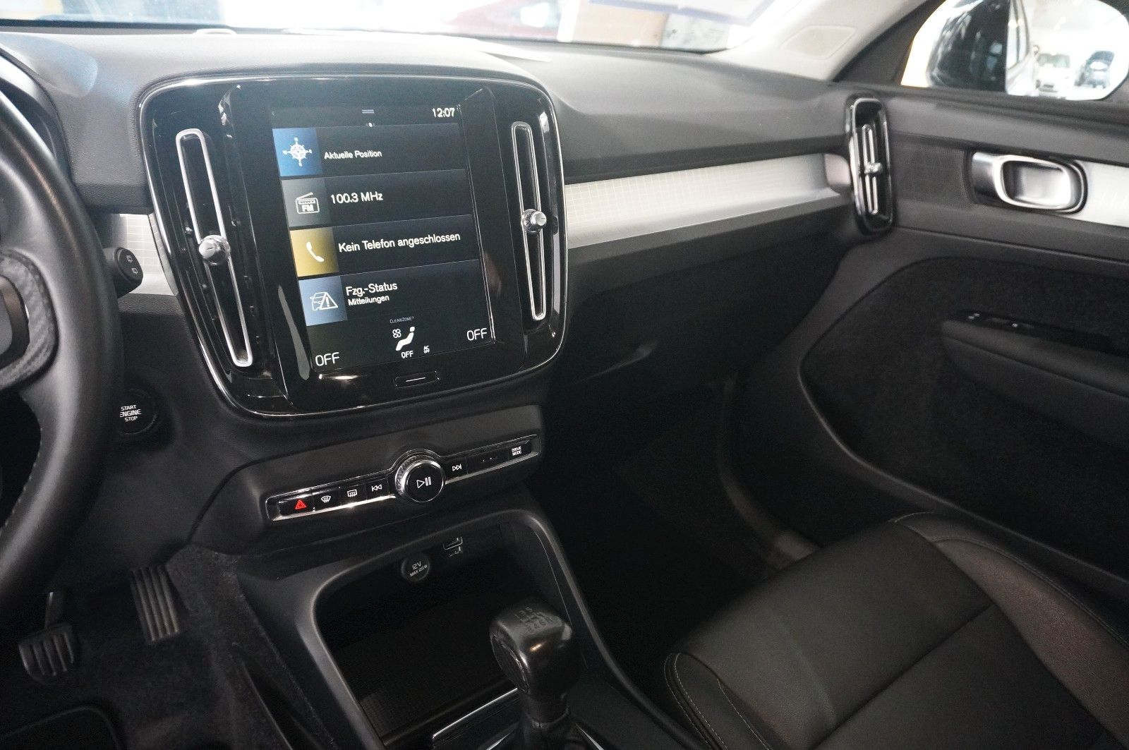 Fahrzeugabbildung Volvo XC40 T3 Momentum Pro LED/NAVI/LEDER/AHK/CAM