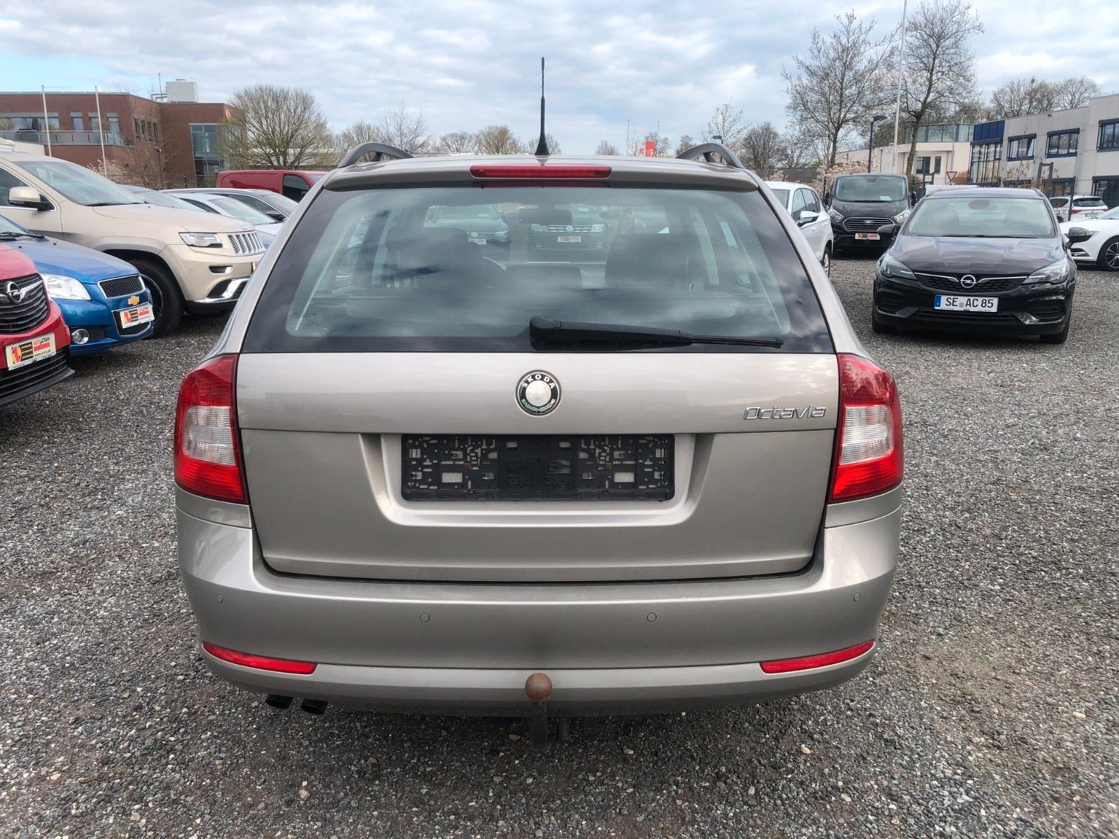 Fahrzeugabbildung SKODA Octavia Combi Elegance Unfall Front