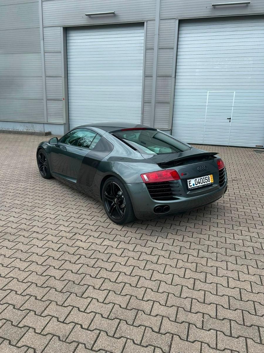 Audi R8 4.2 FSI R tronic quattro