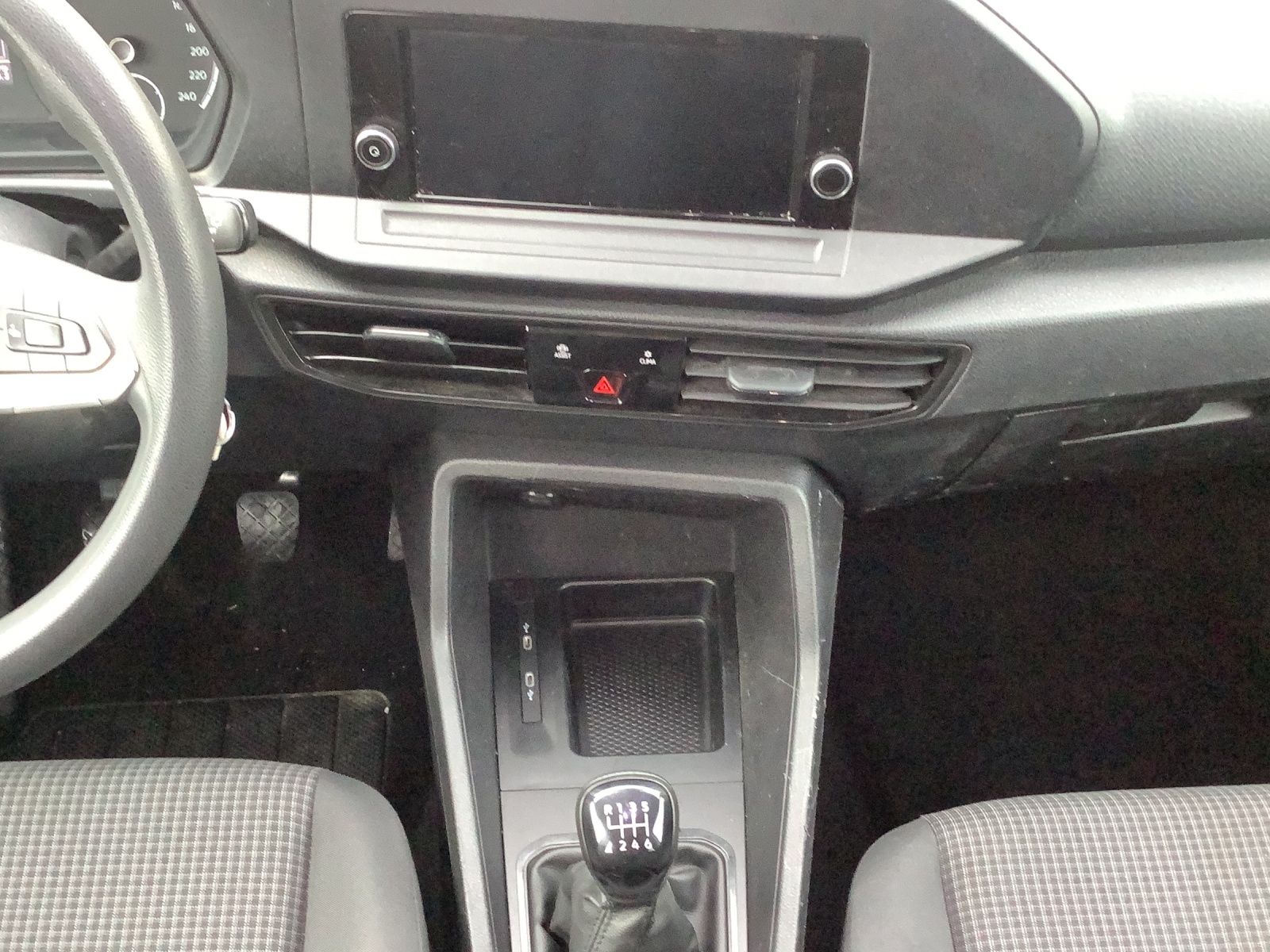 Fahrzeugabbildung Volkswagen Caddy Kombi TDI LED Climatronic GRA PDC