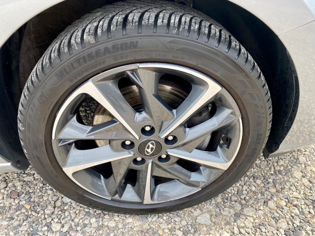 Fahrzeugabbildung Hyundai i30 1.0 AAC SHZ KAMERA ALU ALLWETTER CARPLAY