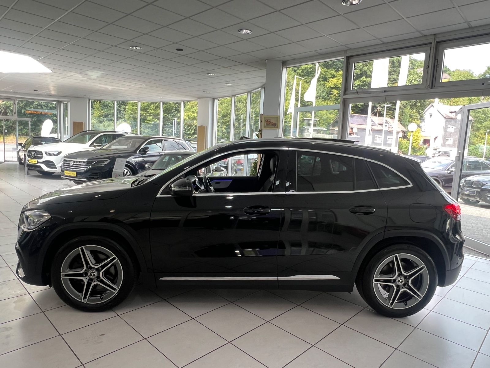 Fahrzeugabbildung Mercedes-Benz GLA 250 4Matic* AMG Line * PANORAMADACH *