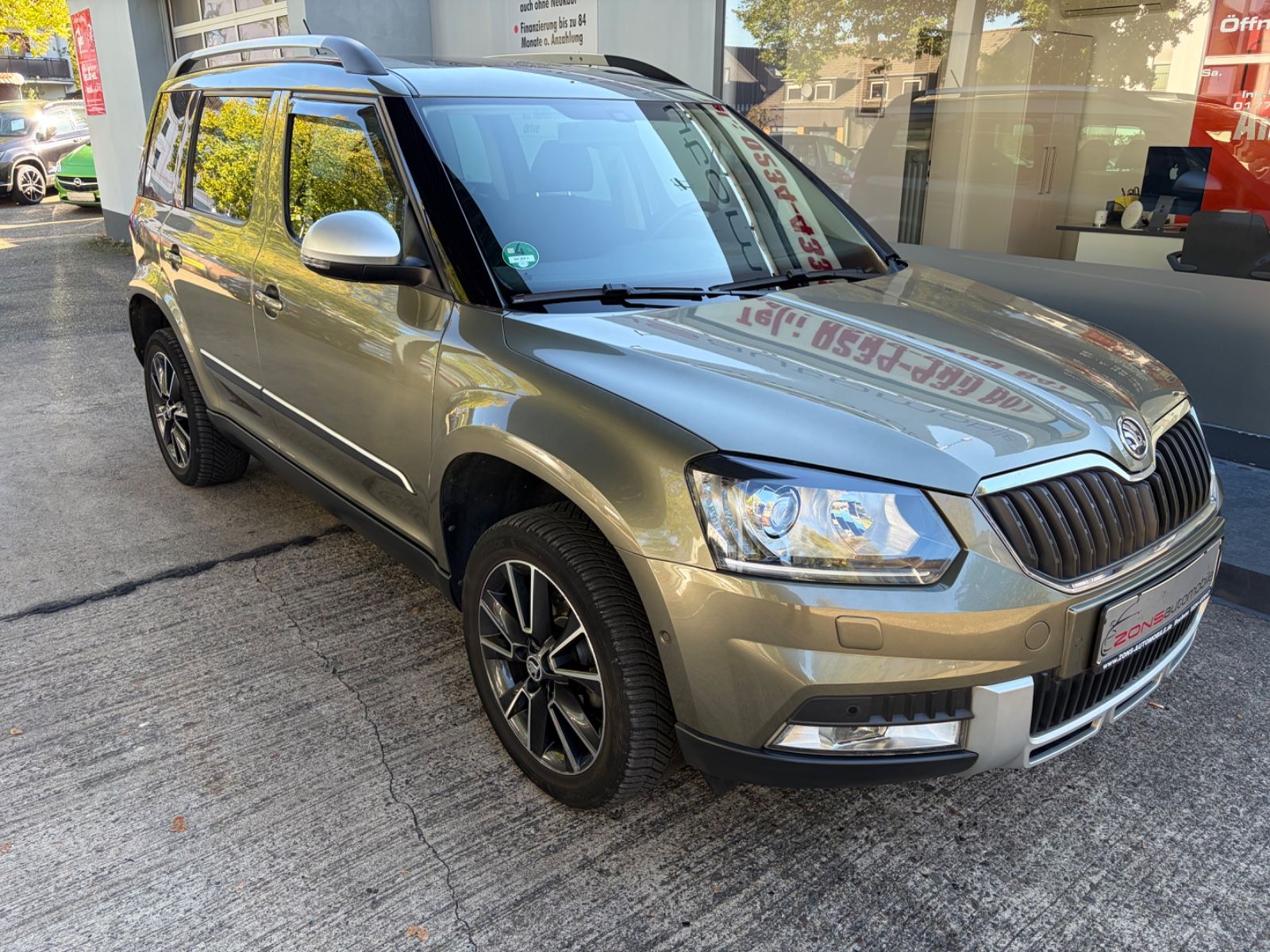 Fahrzeugabbildung SKODA Yeti Adventure+AHK+Navi+SHZ+Allw.LM+BT+PDC