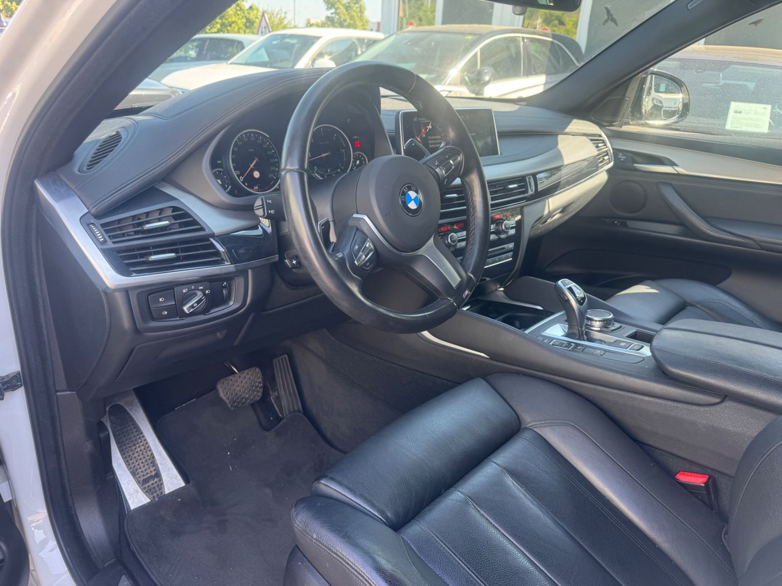 Fahrzeugabbildung BMW X6 xDrive 40 d M Paket HUD+LED+NAVI+Keyless