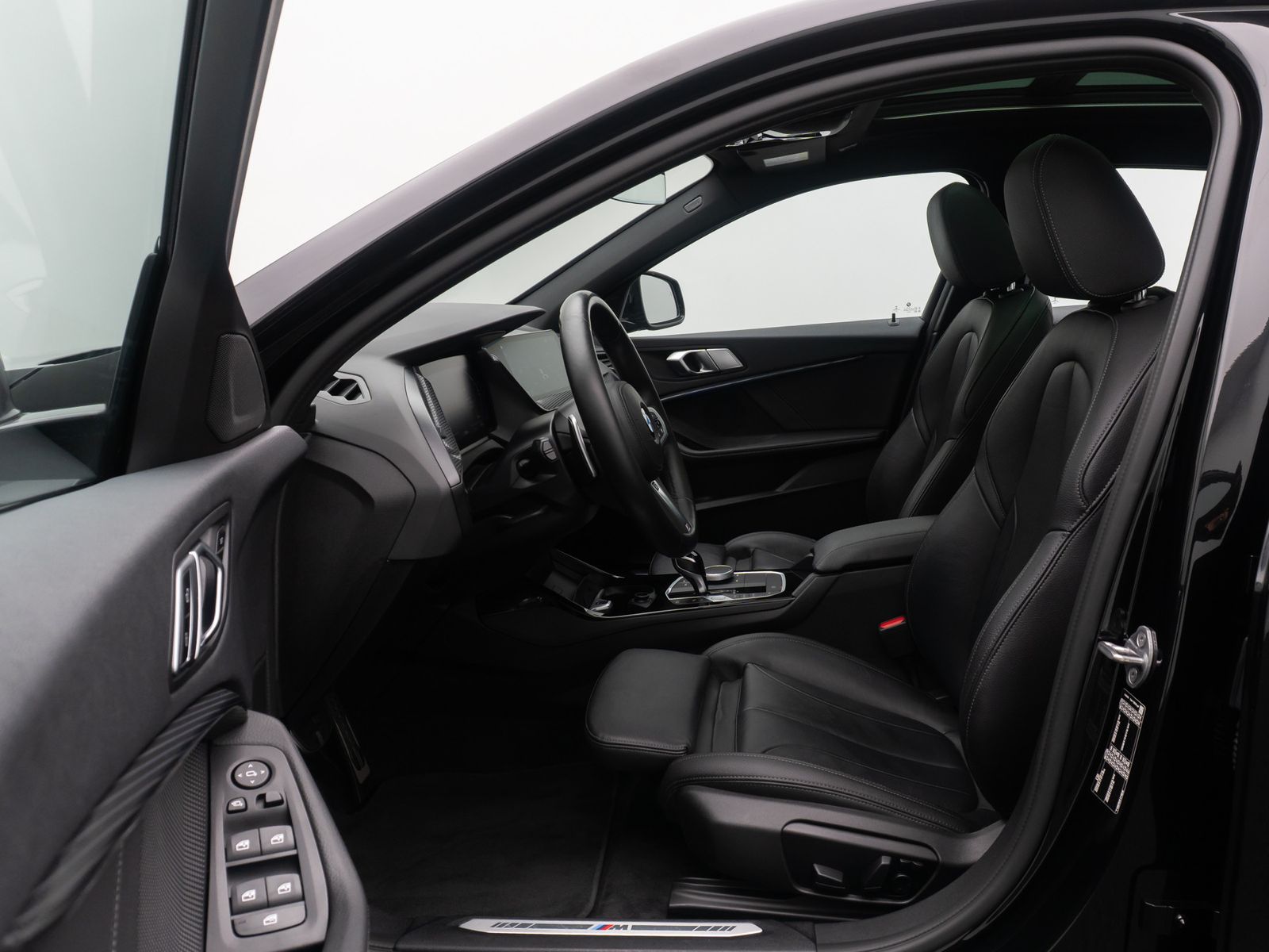 Fahrzeugabbildung BMW 120i M Sport Panoram Kamera DAB HiFi Komfort LED