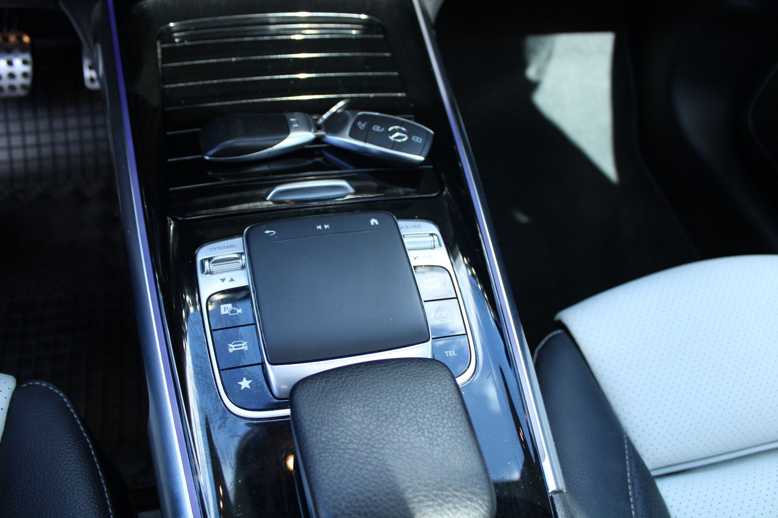 Mercedes-Benz GLB 220d 4Matic AMG-Line Head-Up Distronic AHK foto 18