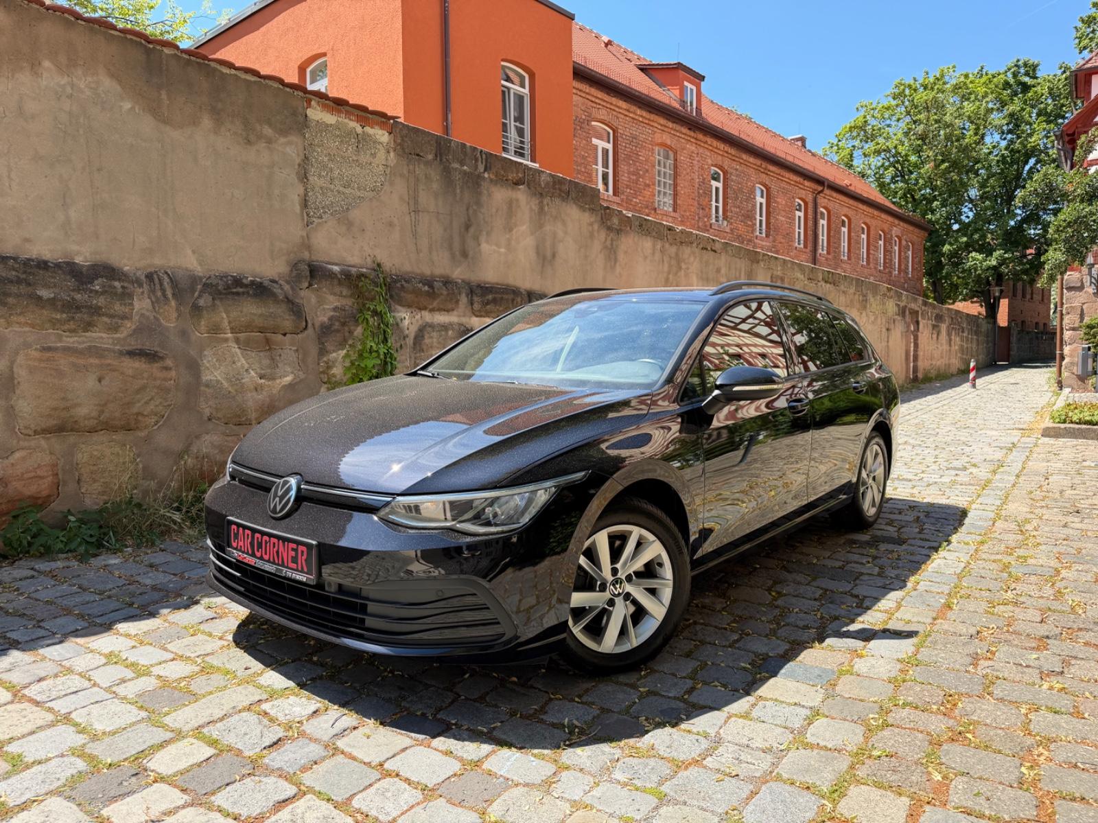 Volkswagen Golf VIII Variant Life/PDC/CARPLAY/SZHG/2.HAND/