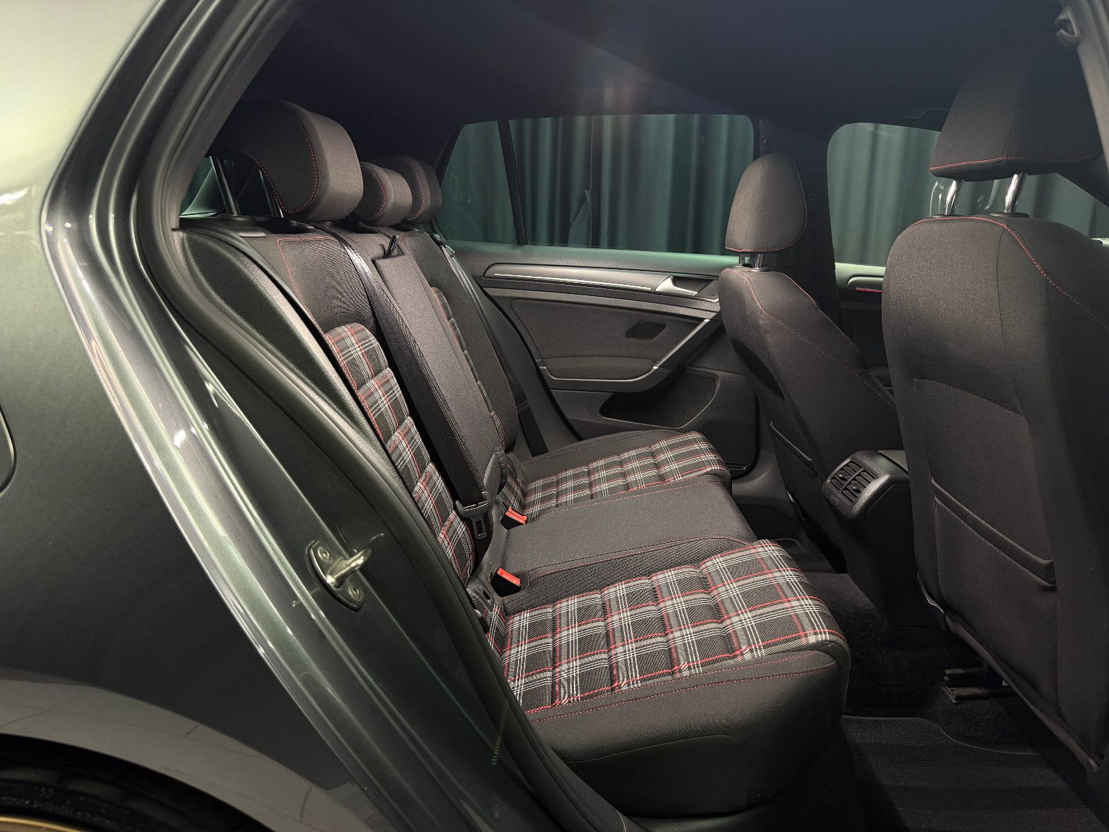 Fahrzeugabbildung Volkswagen Golf VII GTI Performance |APR|DSG|LED|MAXTON