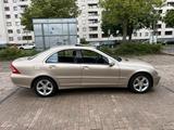 Mercedes-Benz C 240 4MATIC AVANTGARDE - Mercedes-Benz C 240 mit Benzin-Antrieb