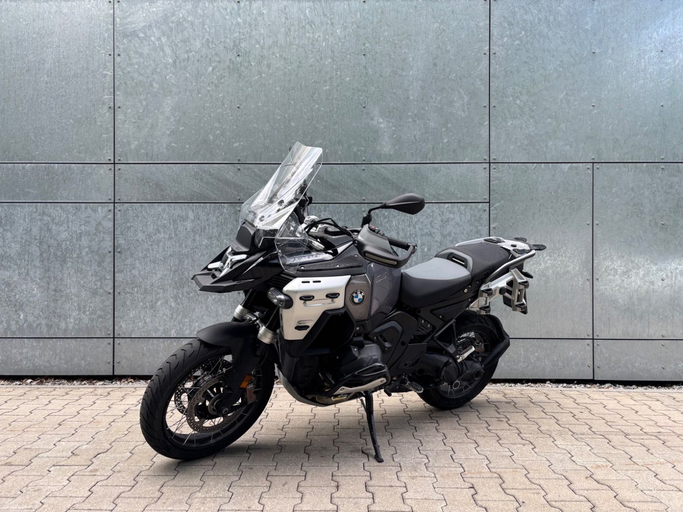 Fahrzeugabbildung BMW R 1300 GS Adventure Triple Black ASA 3 Pakete