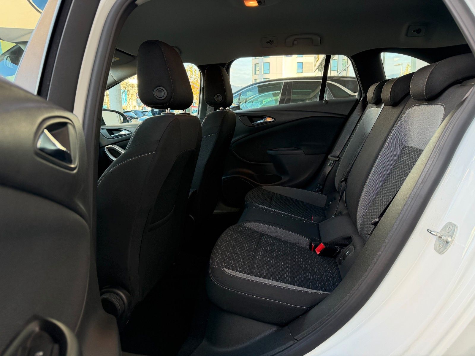 Fahrzeugabbildung Opel Astra K ST Business Edition 110PS Navi/Kamera!