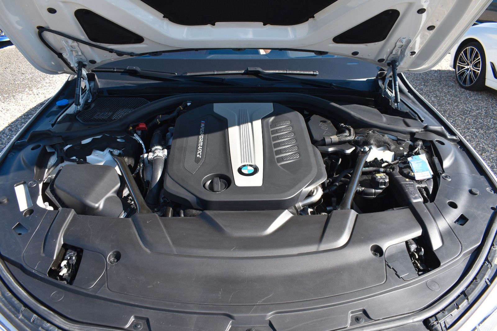 Fahrzeugabbildung BMW 750d Lim xDrive M Sport Laser 1 Hand Voll TVfond