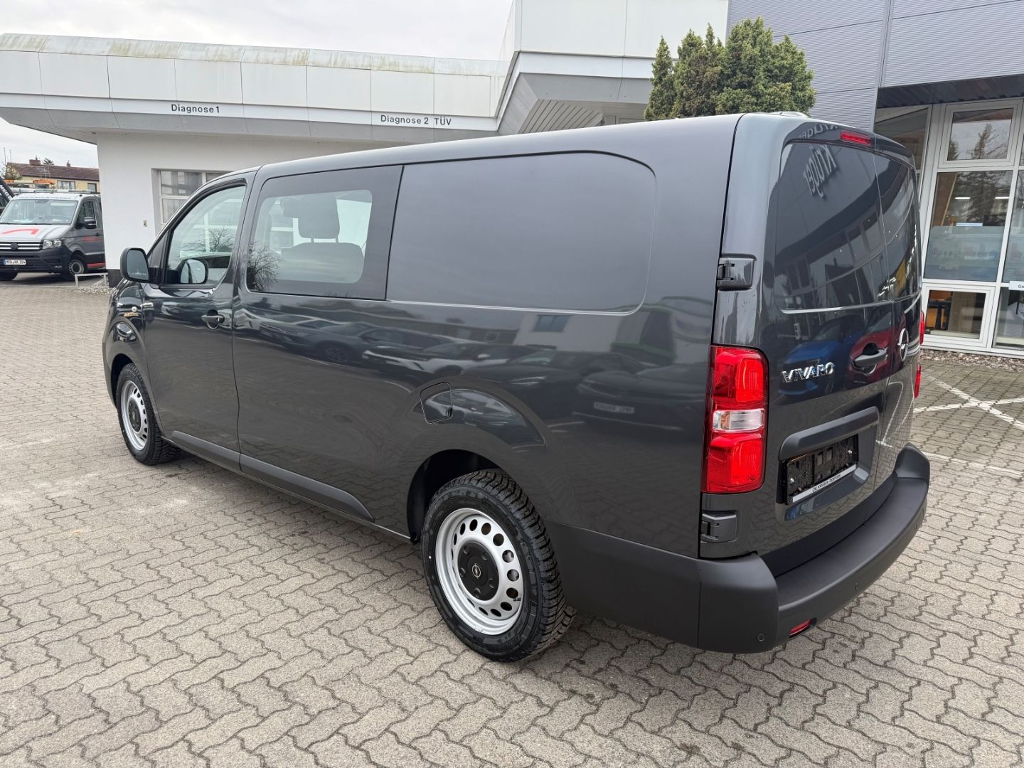Fahrzeugabbildung Opel Vivaro L3 Doppelkabine XL D 180 Automatik